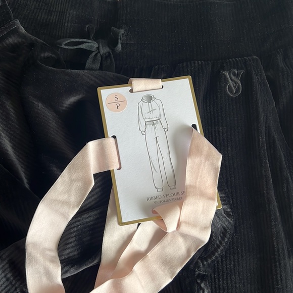 Victoria’s Secret set. NWT! Size S - Picture 2 of 4